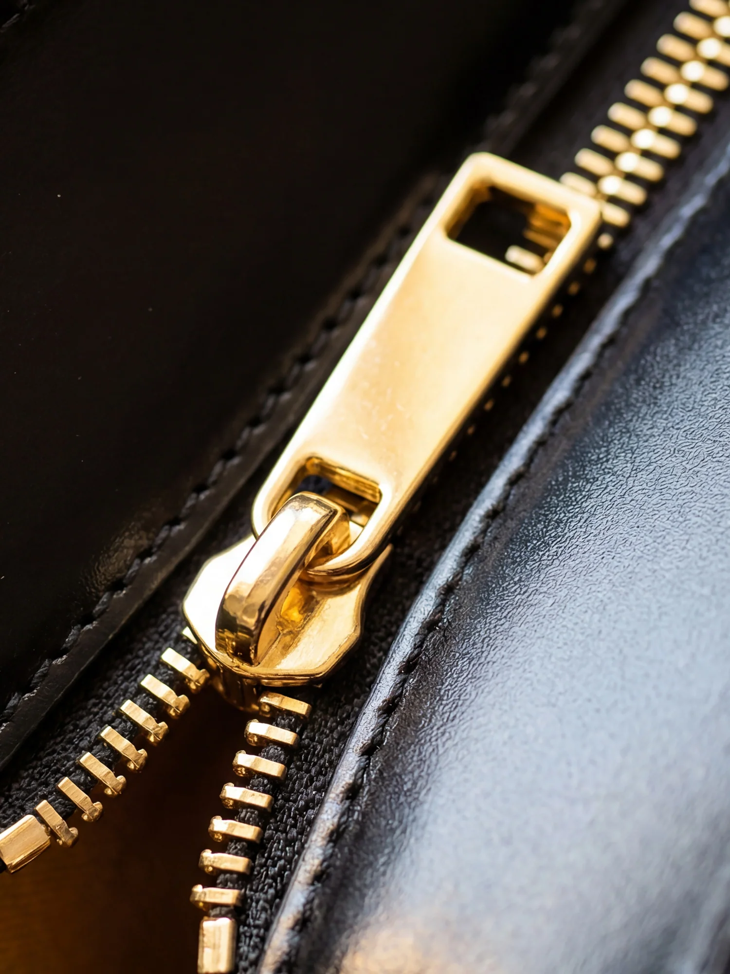 "Amahle" Leather Handbag - Image 8