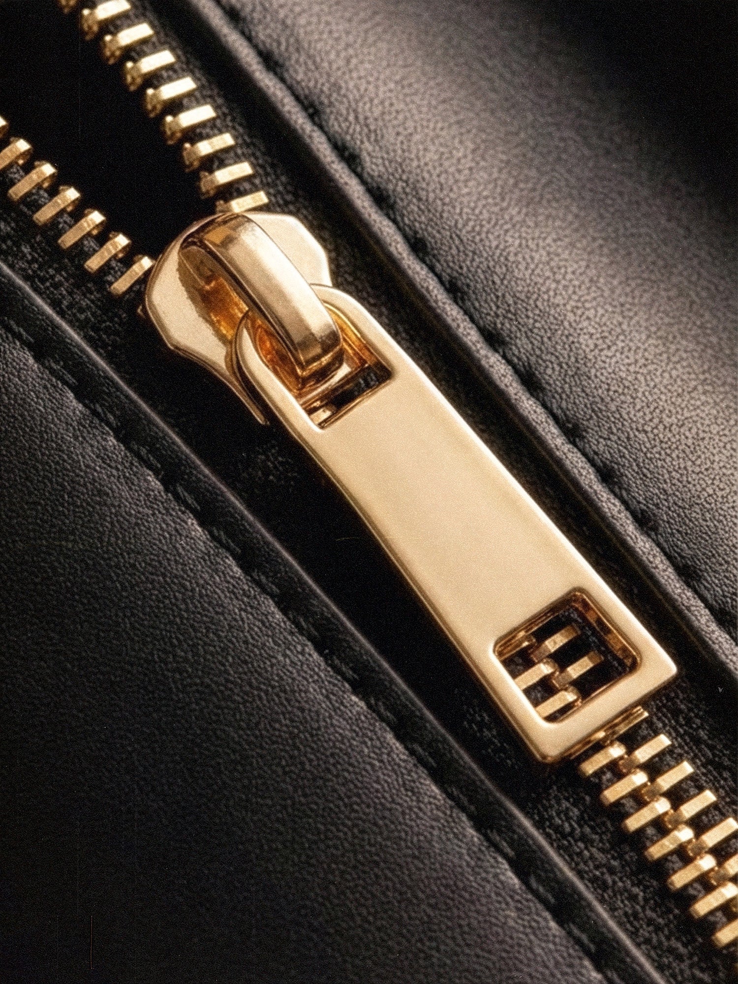 "Aseda" Leather Handbag A250 Deal - Image 9