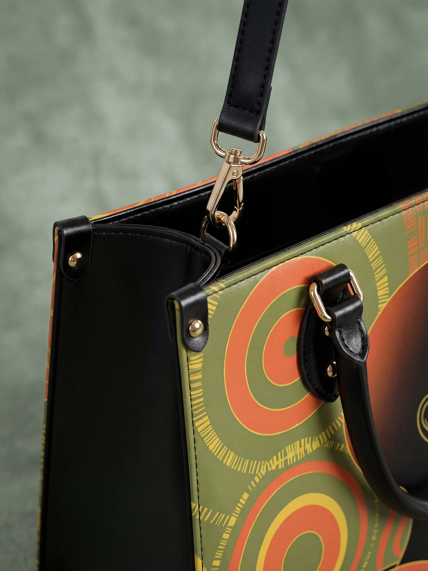 "Baldisa" Leather Handbag - Image 6
