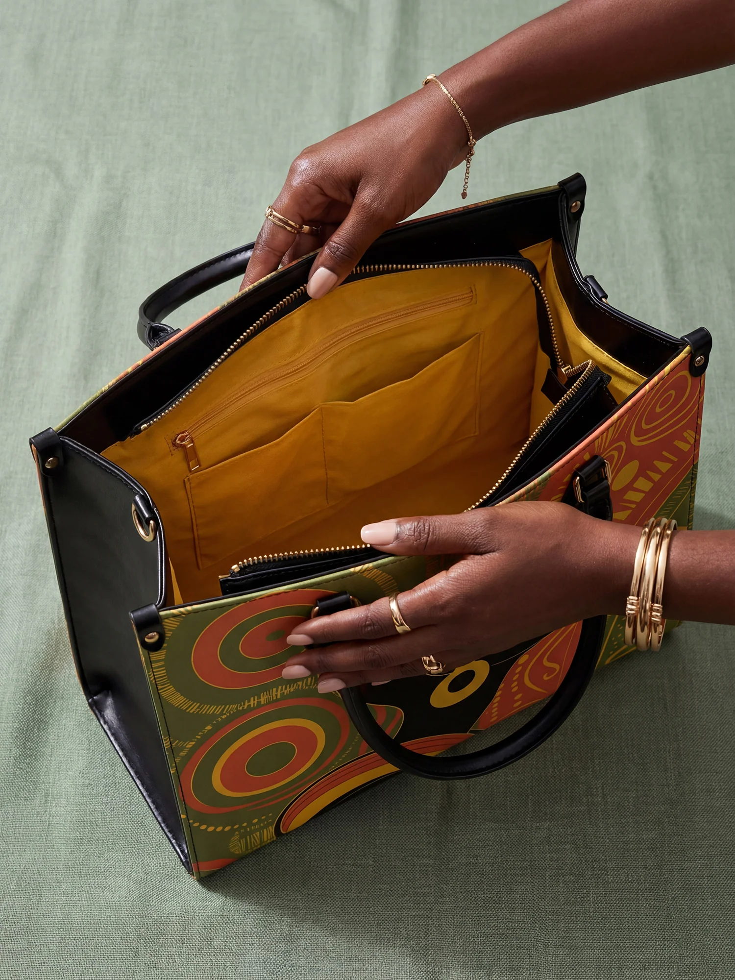 "Baldisa" Leather Handbag - Image 8