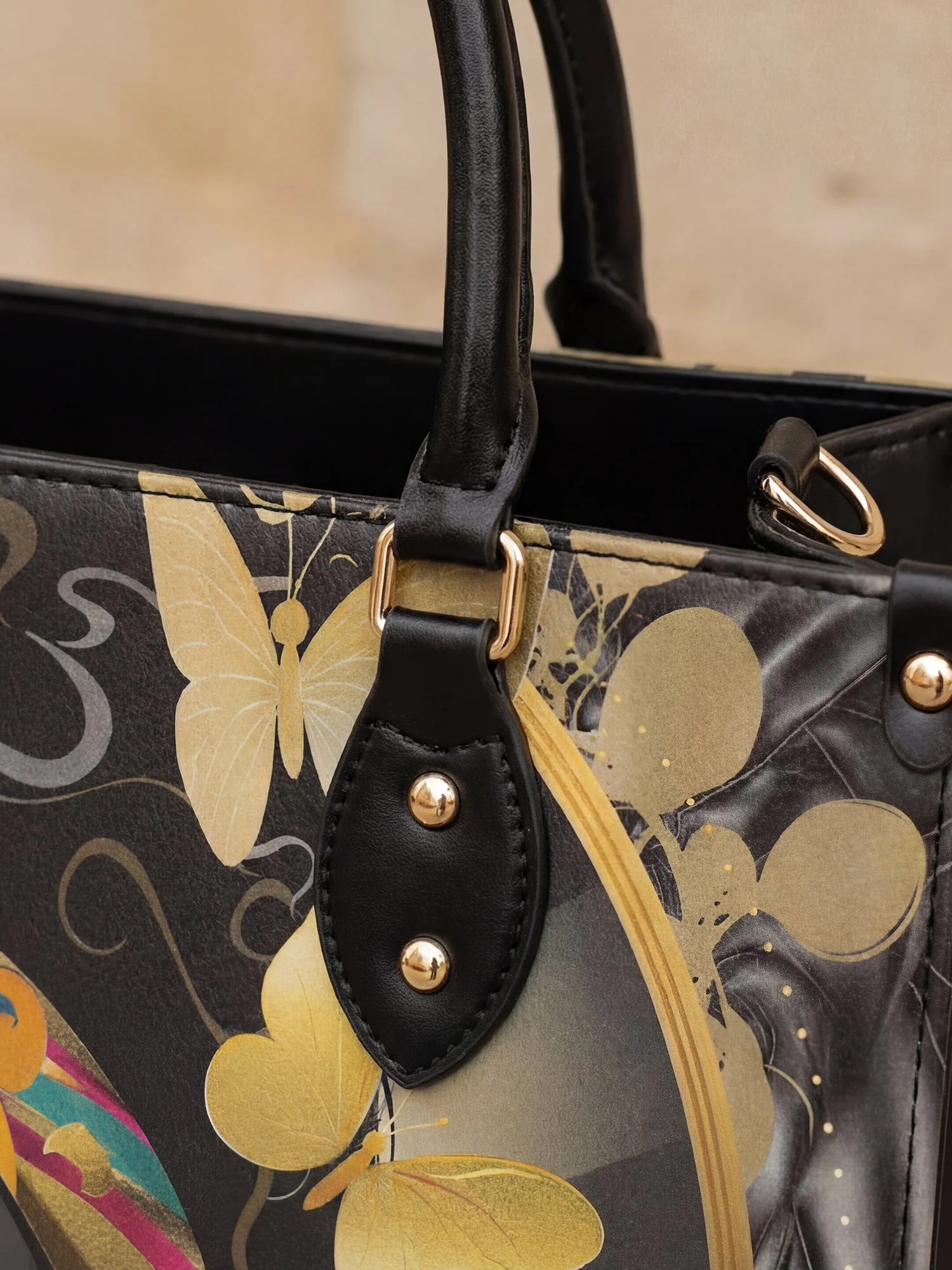 "Barakaya" Leather Handbag A250 Deal - Image 6