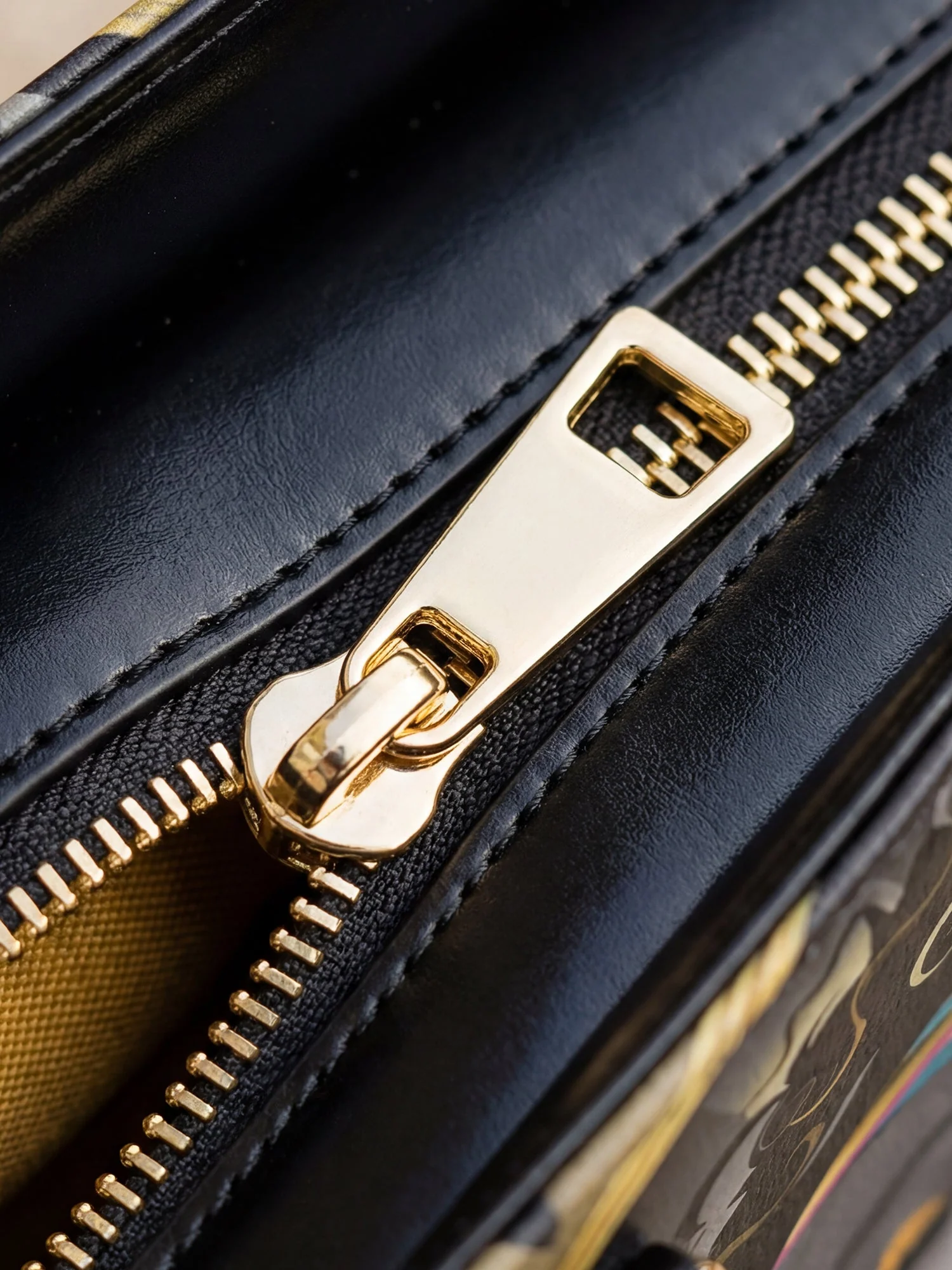 "Barakaya" Leather Handbag A250 Deal - Image 9