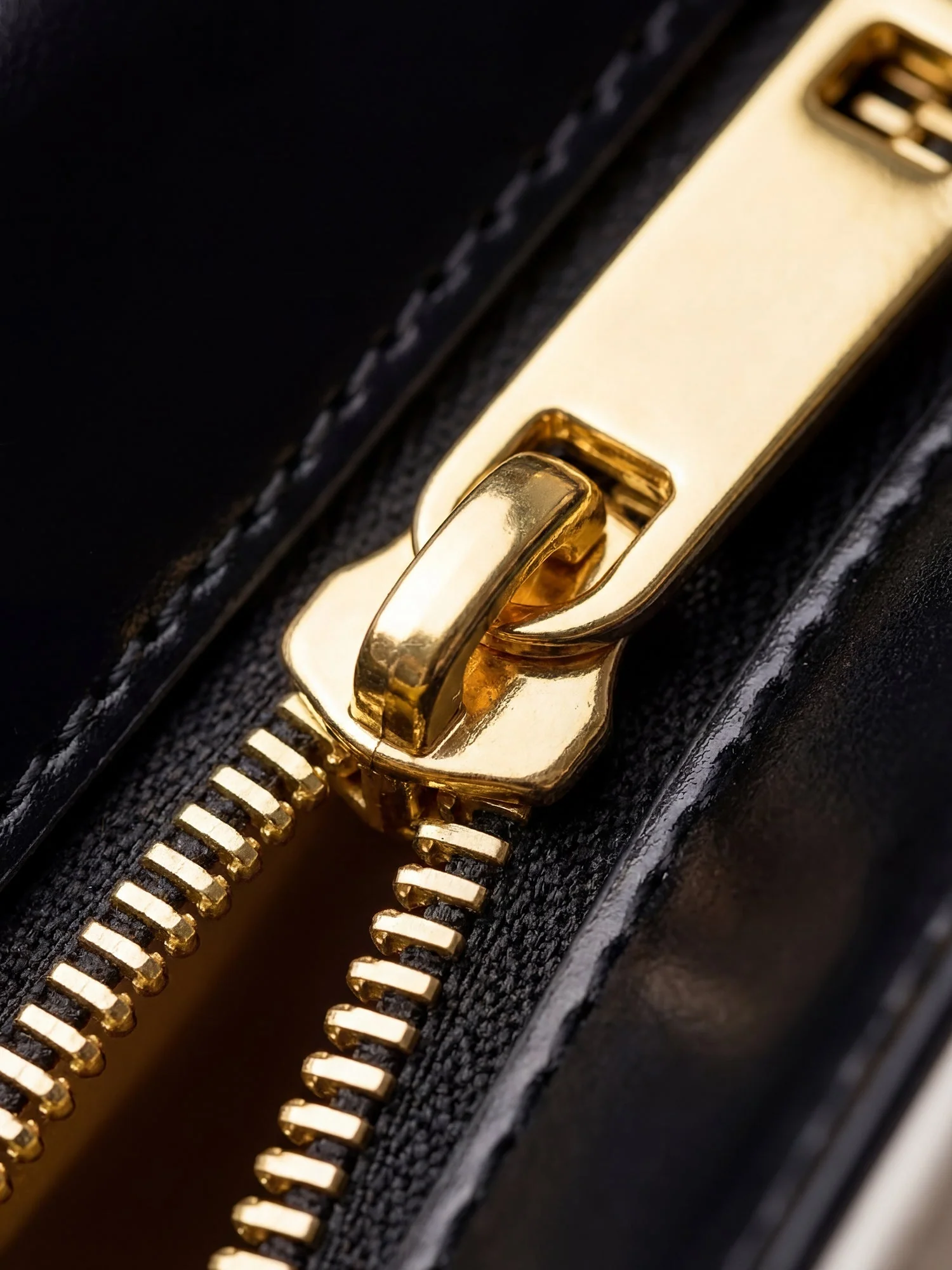"Locella" Leather Handbag A250 Deal - Image 9