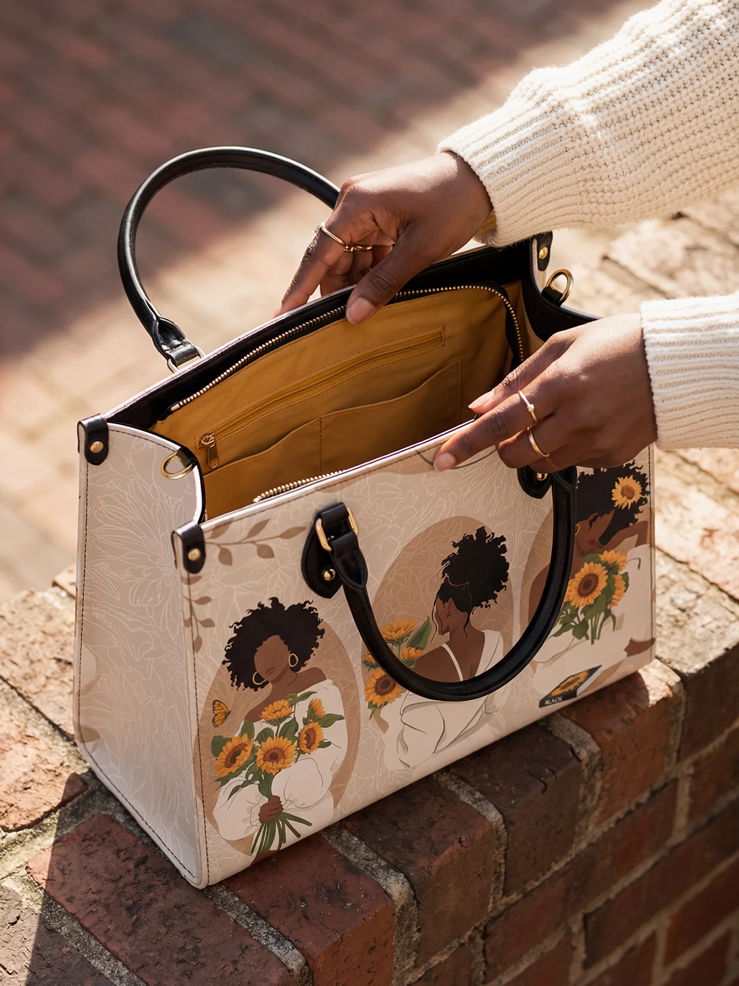 "Solina" Leather Handbag - Image 7