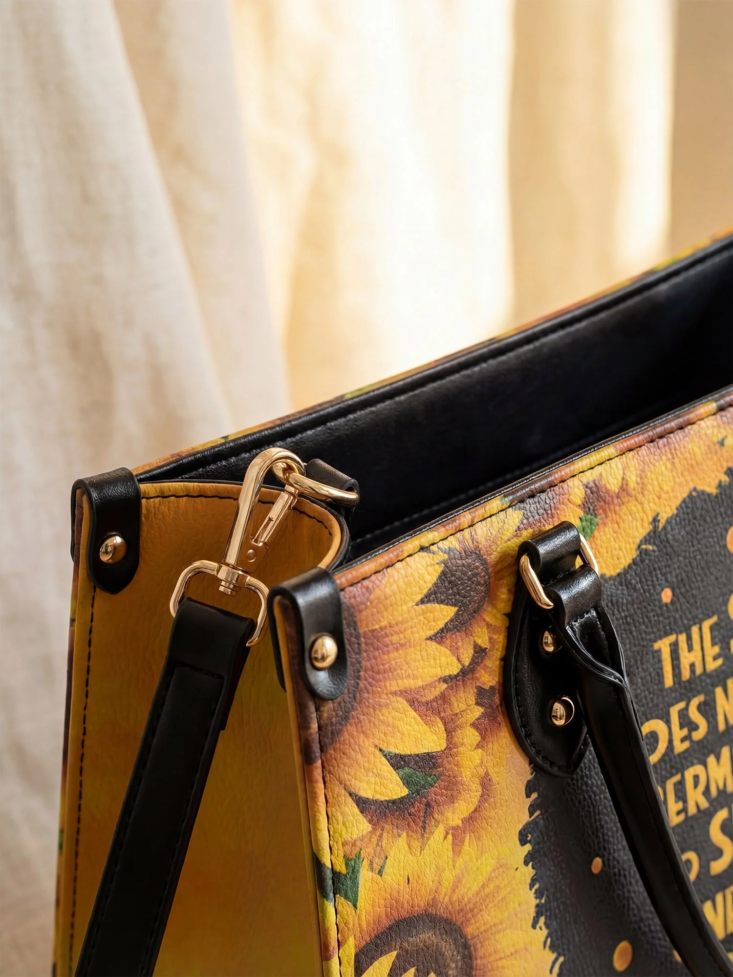 "Sunaya" Leather Handbag A250 Deal - Image 7
