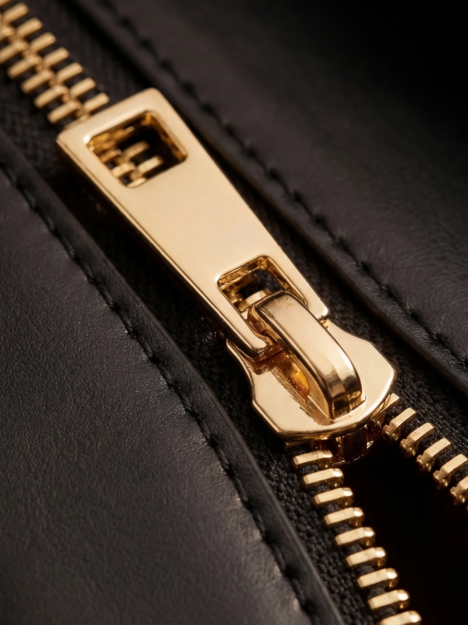 "Tajimom" Leather Handbag - Image 8