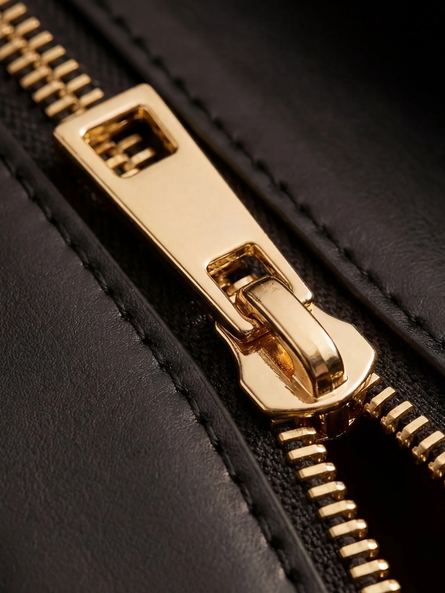 "Tajimom" Leather Handbag A250 Deal - Image 9