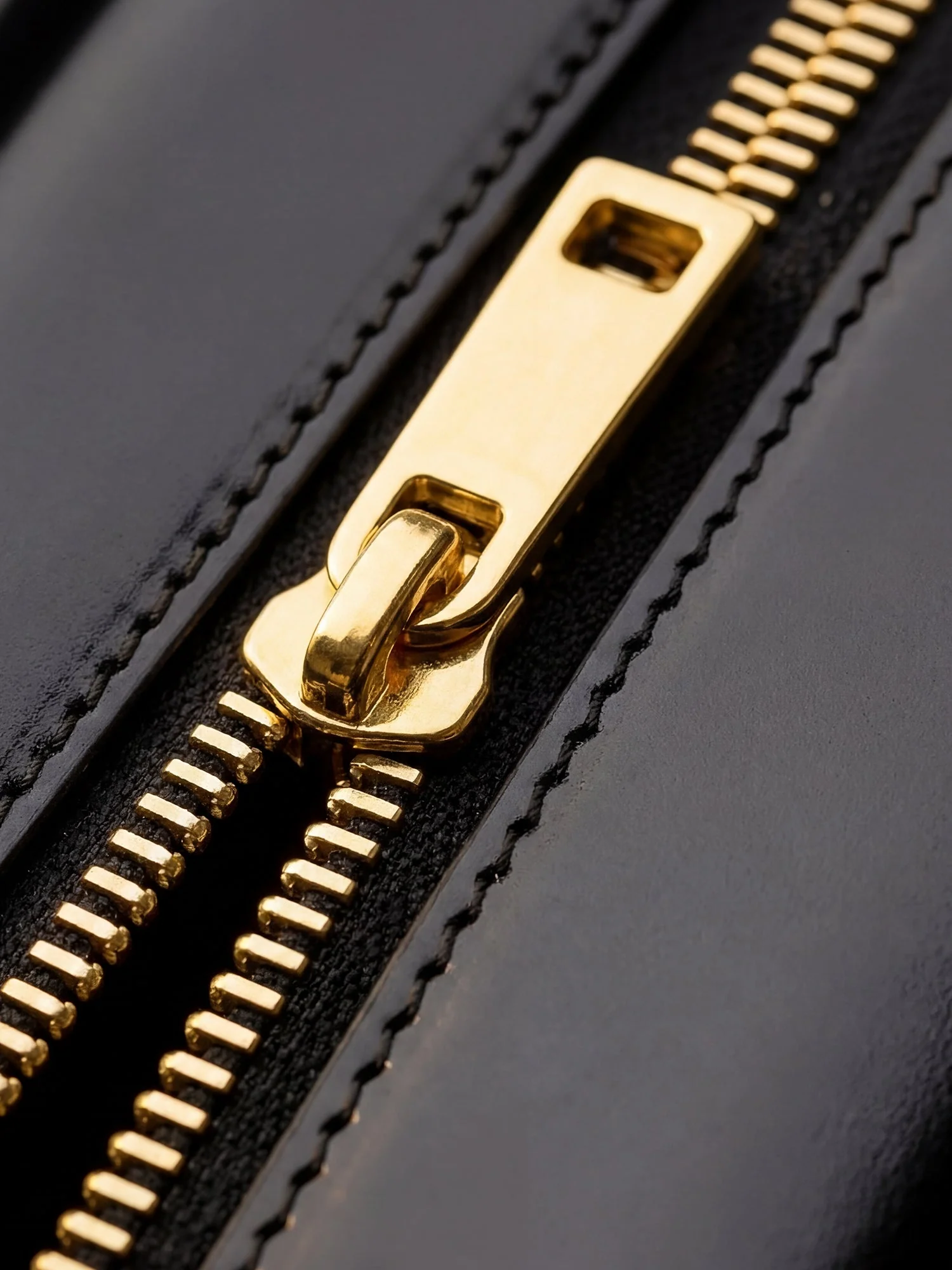 "Thundara" Leather Handbag A250 Deal - Image 9