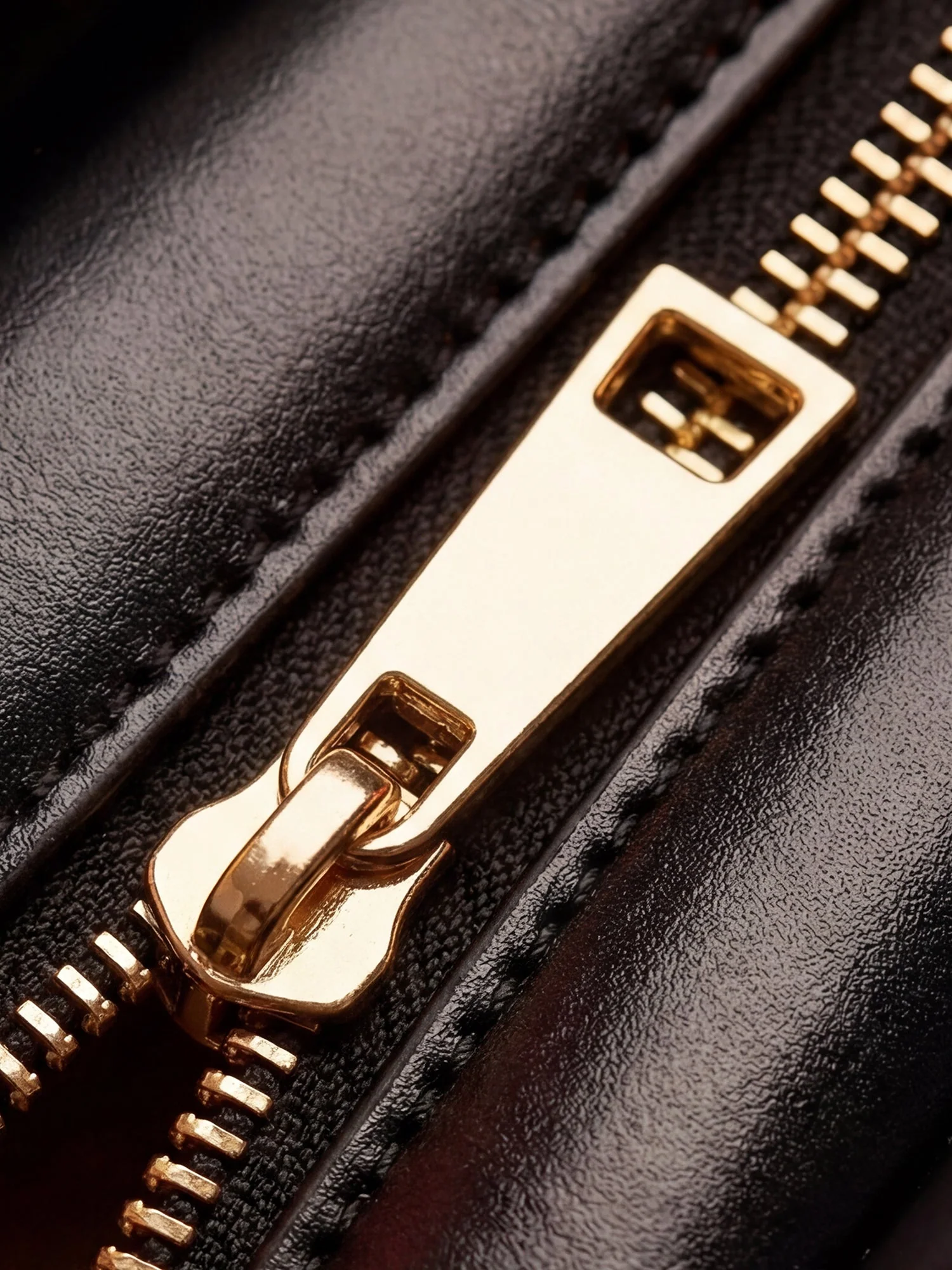 "Zuriya" Leather Handbag A250 Deal - Image 9